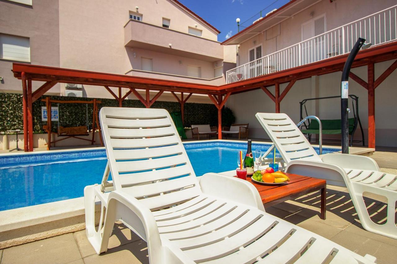 Villa Ljetni San Омиш Экстерьер фото
